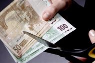 Πληρώνουν φόρους για να γλιτώσουν ενδεχόμενο κούρεμα καταθέσεων