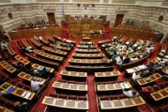 Σε εξέλιξη η ιστορική συνεδρίαση της Βουλής (LIVE)