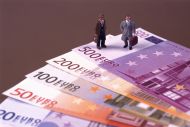ΥΠΟΙΚ: Έως και 50% οι φορολογικοί συντελεστές στα εισοδήματα