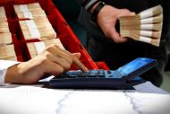 Εφοριακός διώκεται για ψευδή βεβαίωση και υπεξαίρεση