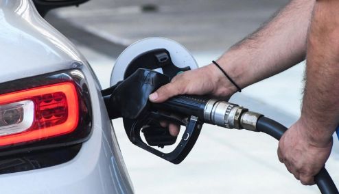 Picture 0 for Ερχεται επέκταση του fuel pass - «Παράθυρο» για αύξηση εισοδηματικών κριτηρίων - Οι ανακοινώσεις μέσα στον Ιούνιο