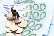 Εργαζόμενοι συνταξιούχοι: Χωρίς «αφορολόγητο» αλλά με διπλή φόρμουλα το νέο «πέναλτι» - Τι θα πληρώσουν οι ελεύθεροι επαγγελματίες