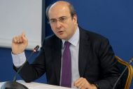 Χατζηδάκης: Πρόσθετα έσοδα 2 δισ. ευρώ από τη φοροδιαφυγή - Κανένα έλεος σε όσους αισχροκερδούν