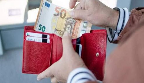 Picture 0 for ΕΛΣΤΑΤ: Αύξηση κατά 7,6% σημείωσε το διαθέσιμο εισόδημα των νοικοκυριών το 2022