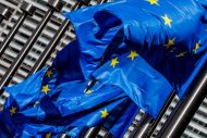 Ευρωζώνη: Οριακή ανάπτυξη το 2024 και σημαντική μείωση του πληθωρισμού βλέπουν αναλυτές