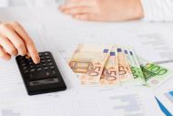 Ελεύθεροι επαγγελματίες: Τι θα πληρώσουν το 2024 – Οι εξαιρέσεις, οι εκπτώσεις και οι απαλλαγές
