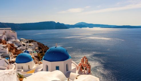 Picture 0 for Απογείωση του ελληνικού τουρισμού στο 10μηνο - «Παραφωνία» Πελοπόννησος και Κυκλάδες 