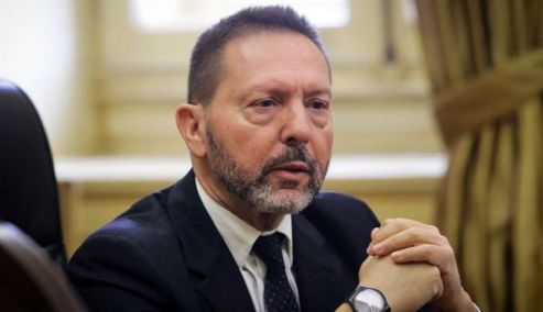 Picture 0 for Αποκαλυπτήρια για την ετήσια έκθεση της ΤτΕ – Τα εύσημα και τα «καμπανάκια» Στουρνάρα