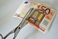 Προϋπολογισμός: «Ραβασάκι» από Κομισιόν για το νέο «κόφτη» σε δαπάνες και παροχές