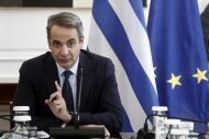 Θα αφορούν κρίσιμες κοινωνικές ομάδες, με το βλέμμα στη μεσαία τάξη