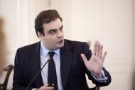 Πιερρακάκης: Μηδενικός φόρος για εισόδημα έως 20.000 ευρώ σε πολύτεκνους μισθωτούς και ελεύθερους επαγγελματίες