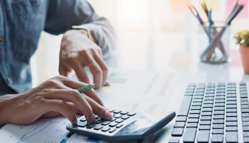 Picture 0 for Τεκμήρια: Τι αλλάζει για ελεύθερους επαγγελματίες – Ποιοι εξαιρούνται και ποιοι έχουν έκπτωση 50%