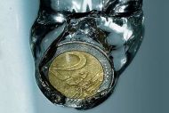 Χωλαίνουν τα έσοδα από ΦΠΑ, ΕΦΚ και τέλη κυκλοφορίας