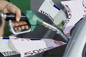 Πώς και γιατί θα μειωθεί ο φόρος στα καύσιμα