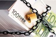 Γλυτώνουν προς το παρόν τις κατασχέσεις ακινήτων όσοι χρωστούν μέχρι 30.000 ευρώ στα ασφαλιστικά ταμεία